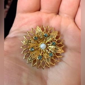 Vintage Floral Gold Tone Blue Rhinestone Pearlescent Center 1.5” Brooch Pendant